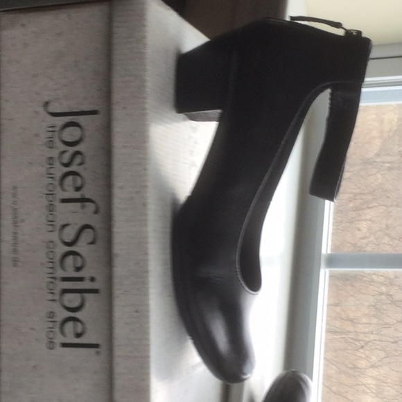 Shoes - Picture 3 of 4